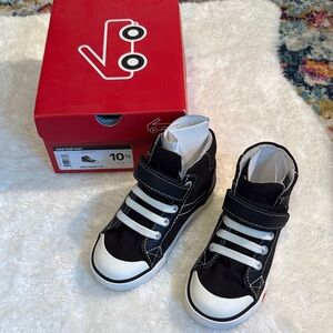 New in box See Kai Run Dane Black and White High-Top Sneakers size 10.5